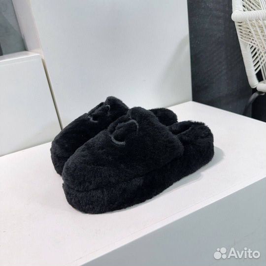 Женские тапочки Chanel