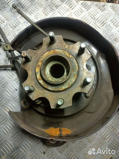 Задний кулак Mitsubishi Pajero 3