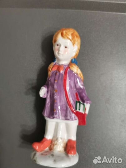 Статуэтка фарфор