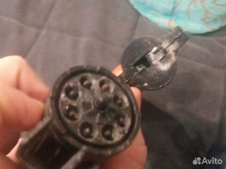 Пистолеты на письонах