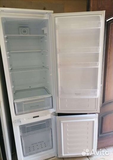 Холодильник Hotpoint Ariston (встроенный)