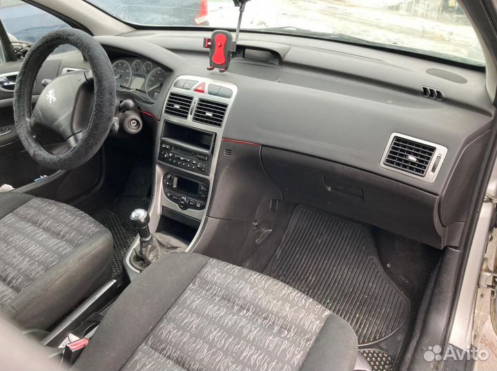 В разборе Пежо 307 2002г. 2.0 МКПП