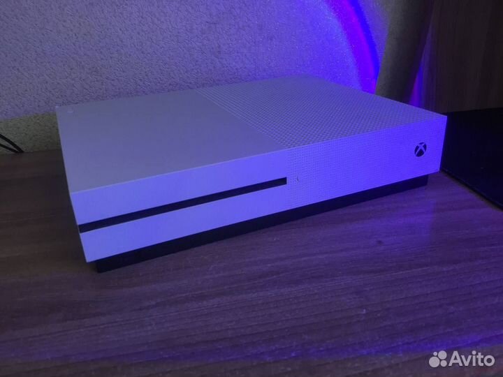 Xbox One s 2 геймпада 1tb