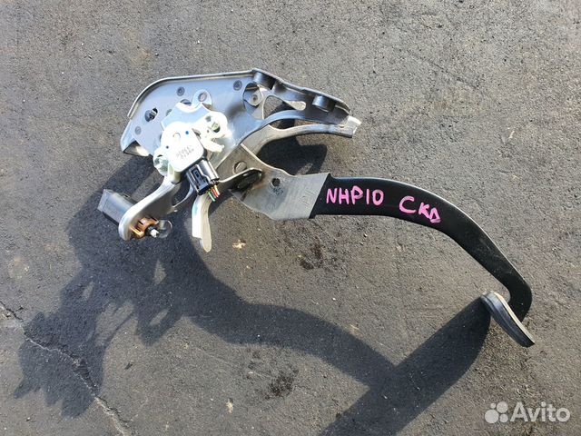 Педаль тормоза c Toyota Aqua NHP10 1NZ-FXE