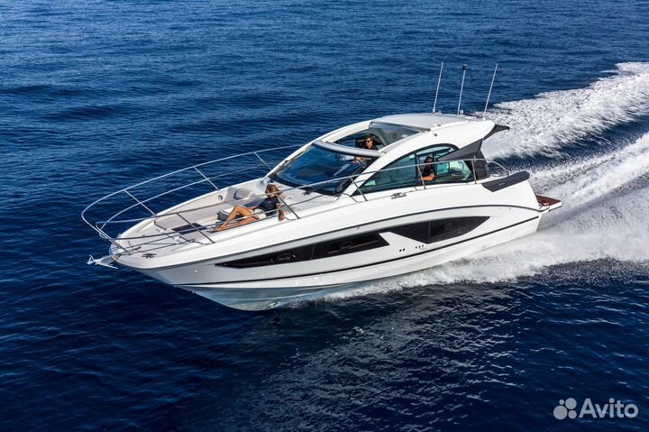 Моторная яхта Beneteau Gran Turismo 36