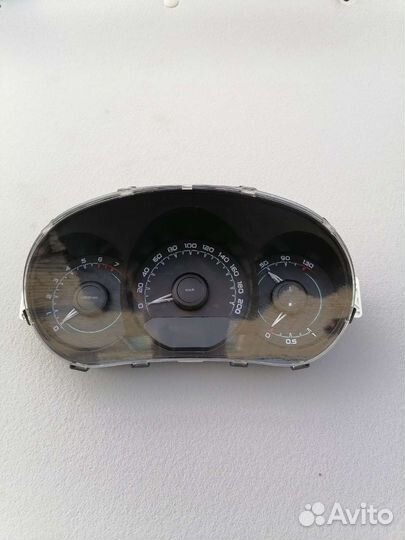 Щиток приборов на весту