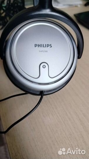 Проводные наушники Philips