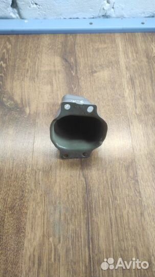 Кронштейн усилителя бампера задний левый Nissan