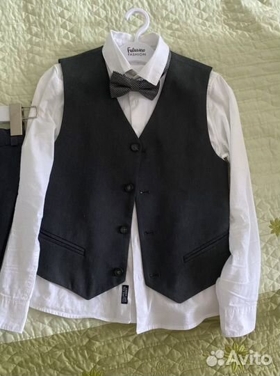 Костюм брюки рубашка жилет бабочка галстук