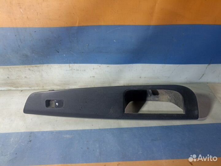 Кнопка стеклоподъемника передняя правая Kia Ceed 1