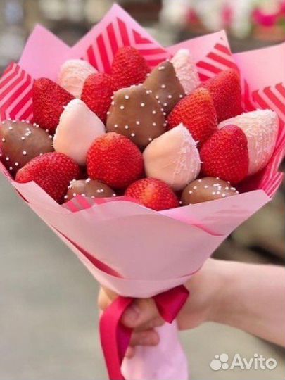 Подарок девушке клубника в шоколаде