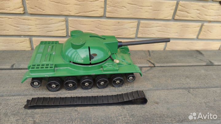 Игрушка танк СССР