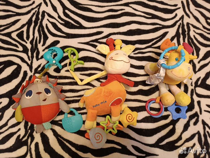 Игрушки на коляску,кроватку
