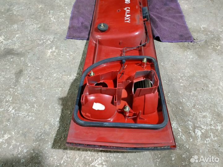 Фонарь крышки багажника Ford Galaxy