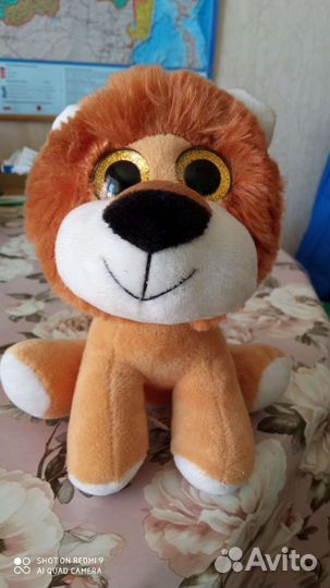 Лев и груша декоративная