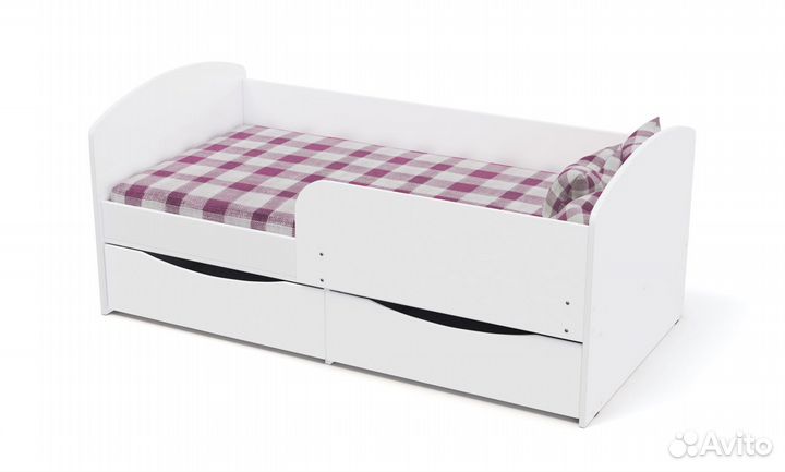 Детская кровать с бортиком