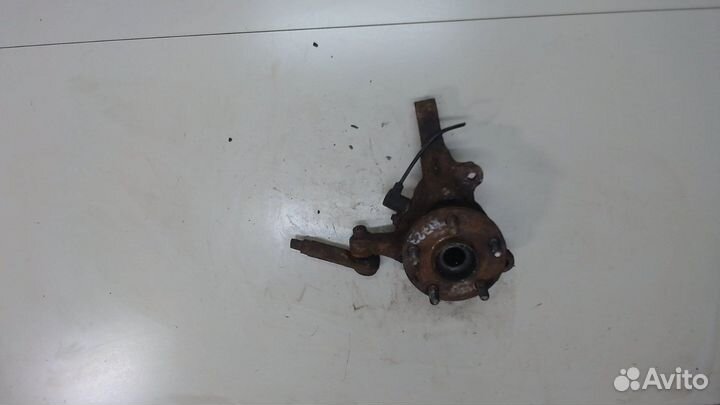 Ступица (кулак, цапфа) Toyota Avensis 2, 2004