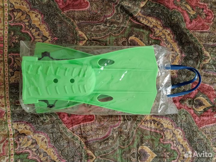 Ласты, круги для плавания. Всё новое