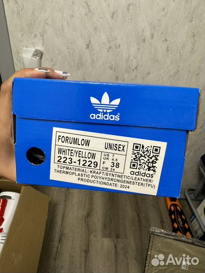 Кроссовки женские