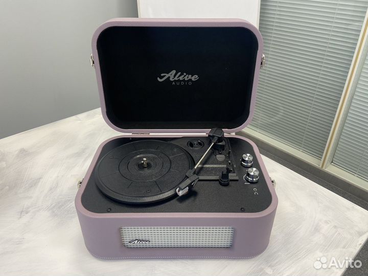Виниловый проигрыватель Alive Audio