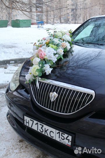 Цветочные композиции на свадебный автомобиль