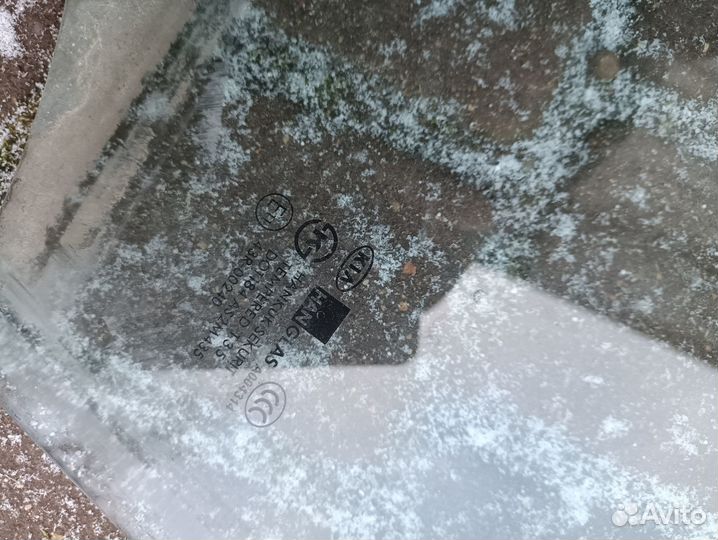 Стекло передней левой двери Kia Sorento 1