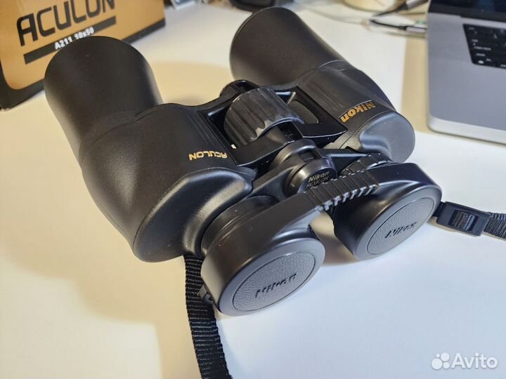 Бинокль Nikon Aculon A211 10x50 черный