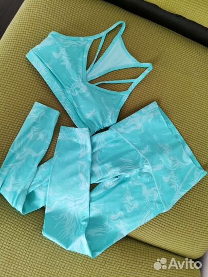 Комплект спортивный gymshark (леггинсы и топ)