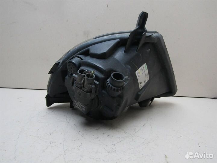 Фара противотуманная правая Ford Fiesta 2001-2007