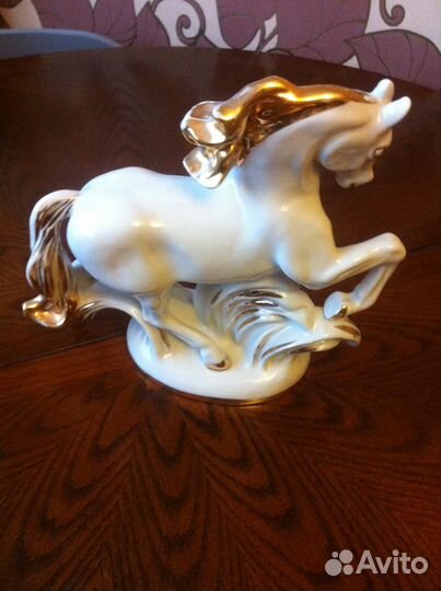 Статуэтка фарфороровая лфз