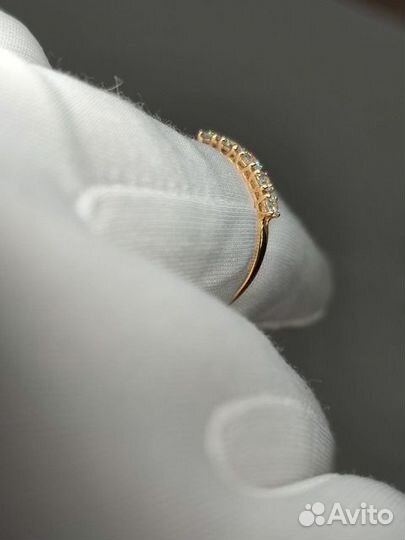 Золотое кольцо с камнем 18,5р
