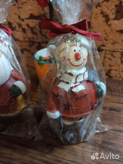 Новогодние предметы для украшения офиса и дома