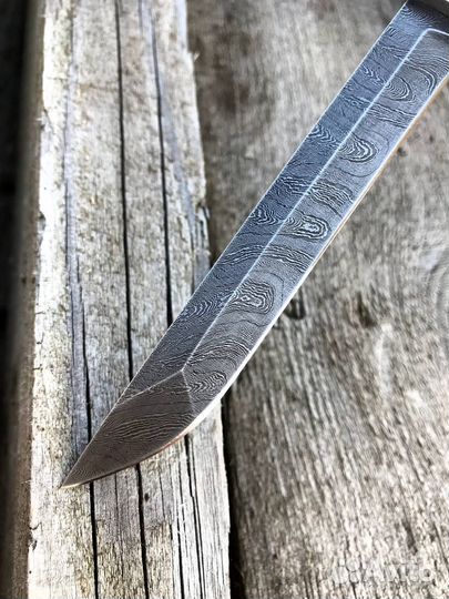 Нож для охоты и рыбалки из дамасской стали
