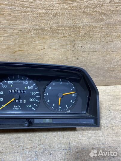 Панель приборов Mercedes W201 бензин 112501
