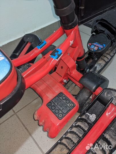 Снегокат с ручкой и колесами 