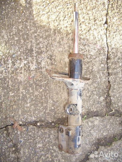 Амортизатор передний левый Хёндэ Туссан с04-10г