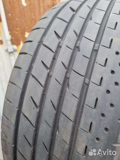 Bridgestone Playz PX-RV 215/50 R17 95