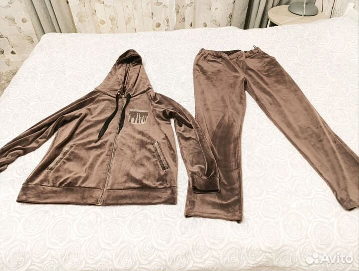 Костюм велюровый 50