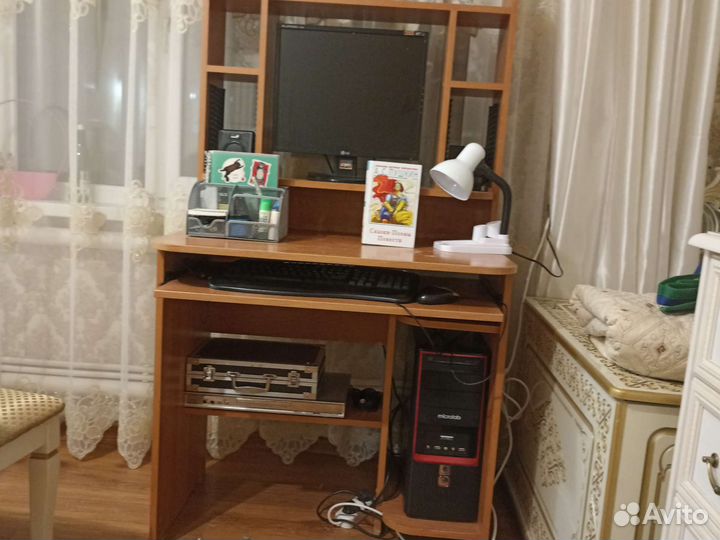 Компьютерный стол