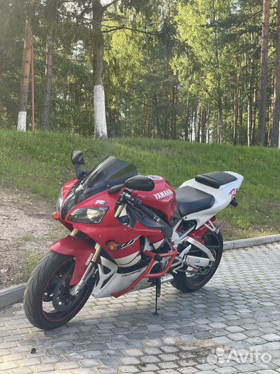 Yamaha YZF R-1
