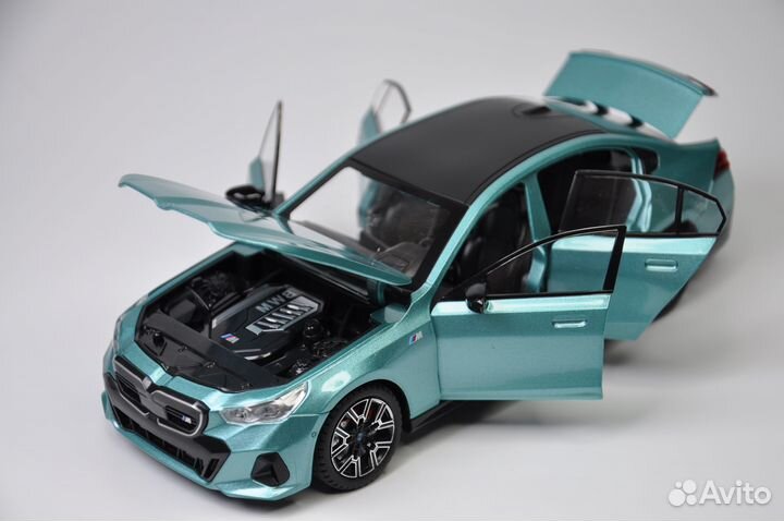 Модель авто BMW i5 M60 xDrive (G60) 1:24 металл