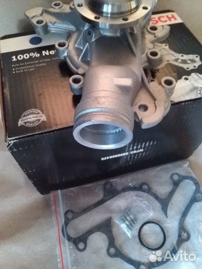 Помпа (водяной насос) Ford Taurus 3.8L 2 разных