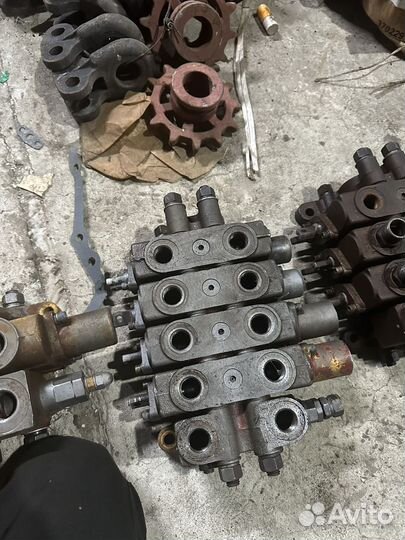 Гидрораспределитель на К-704