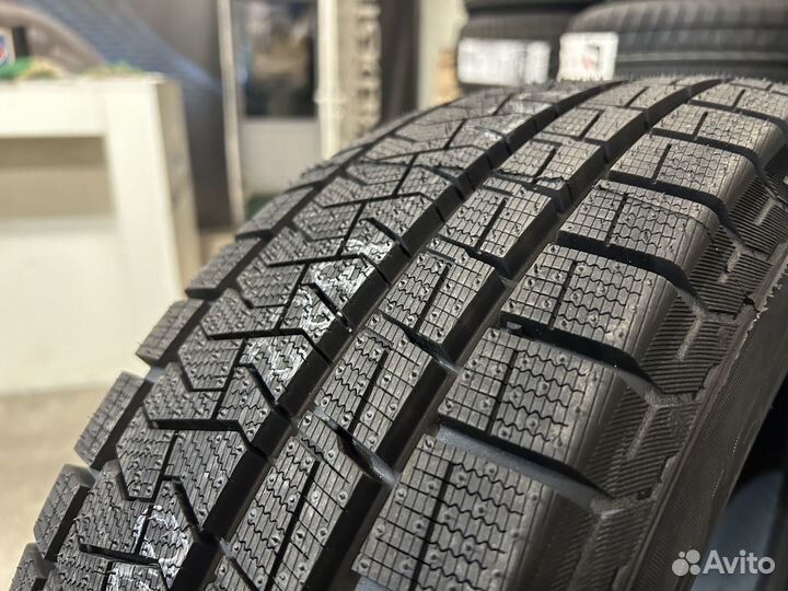 Pirelli Formula Ice FR 195/65 R15 95T