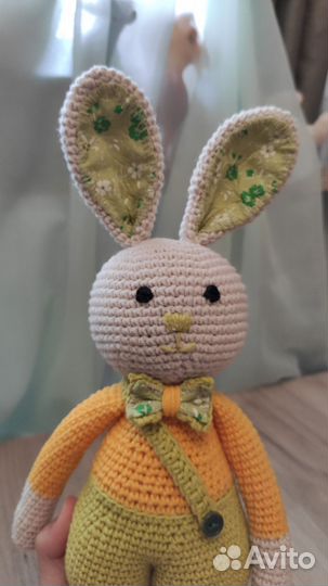 Игрушка Кролик (заяц) вязаный крючком