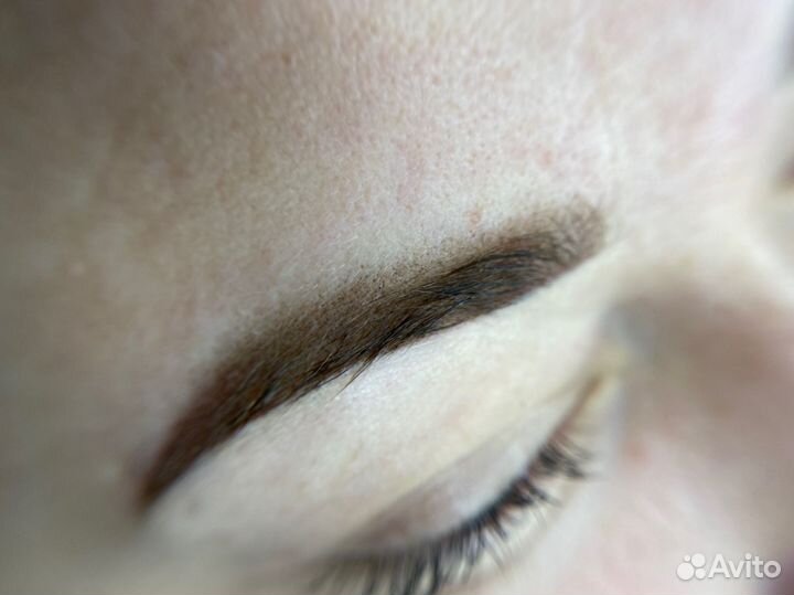 Перманентный макияж бровей