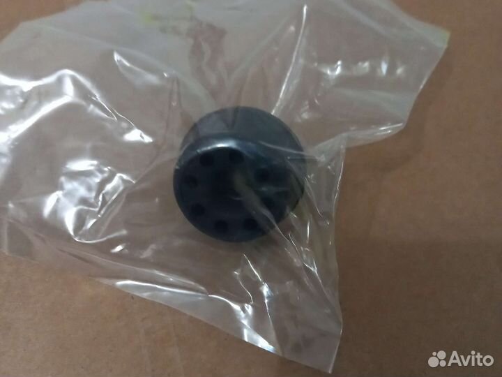 Подушка радиатора нижняя