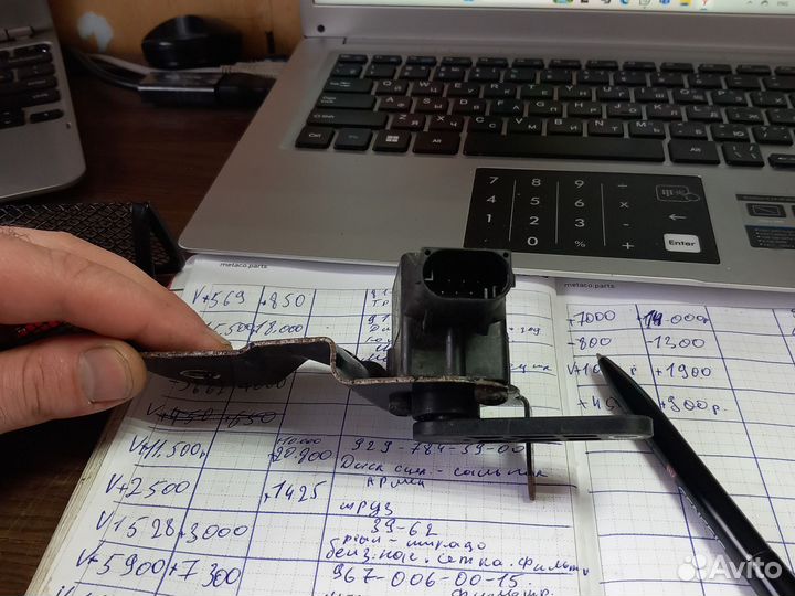 Датчик положения кузова Mercedes A0105427717