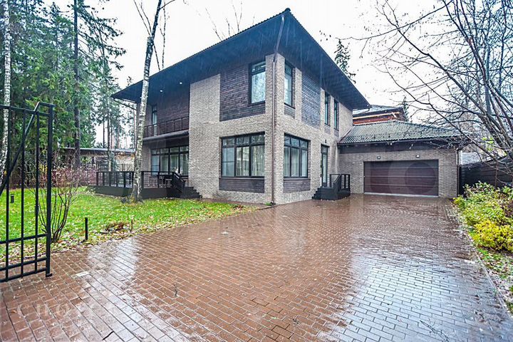 Коттедж 470 м² на участке 9 сот.