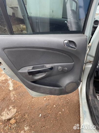 Дверные карты,обшивка двери Opel Corsa D